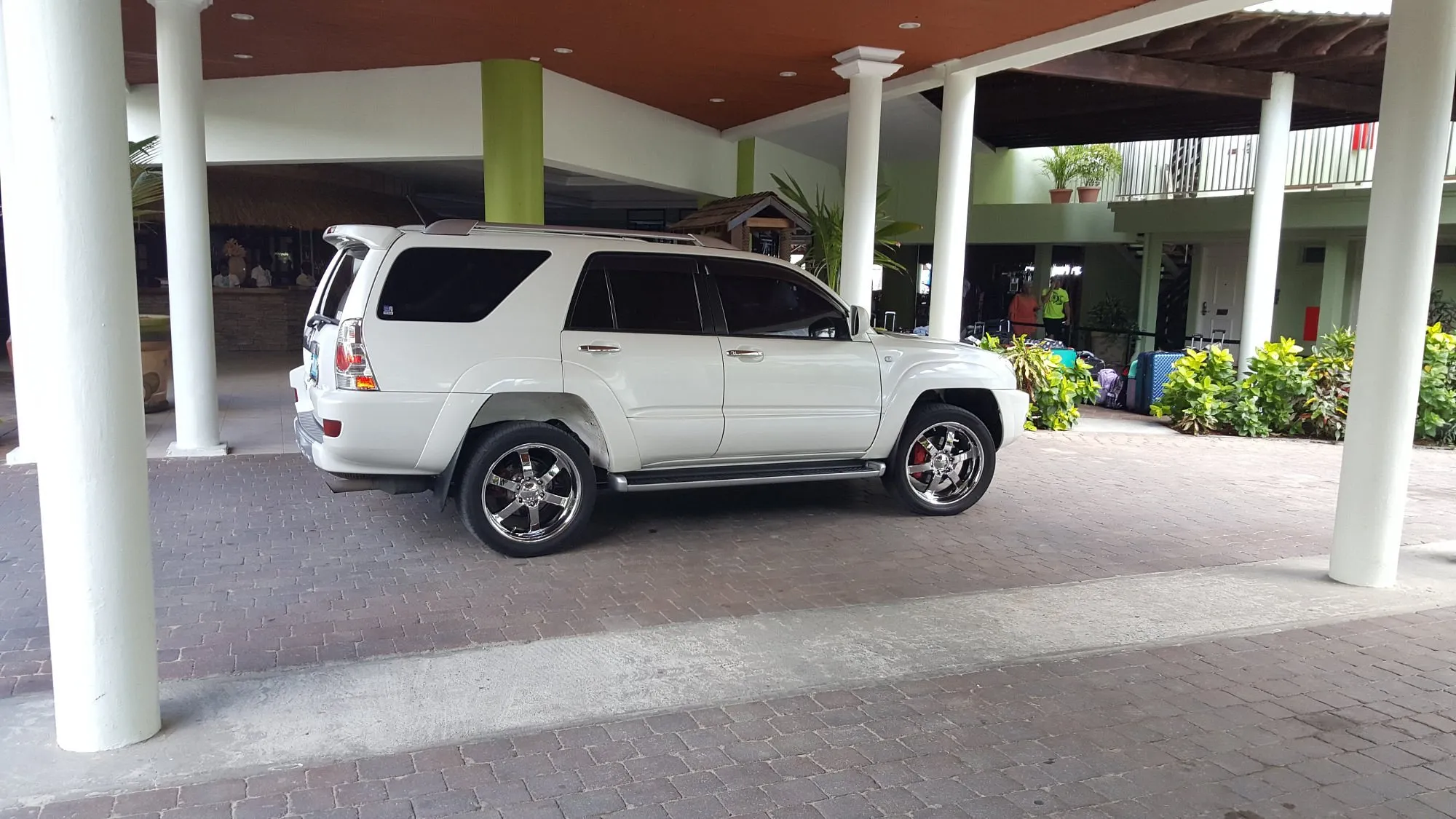 White SUV — Hotel Pickup